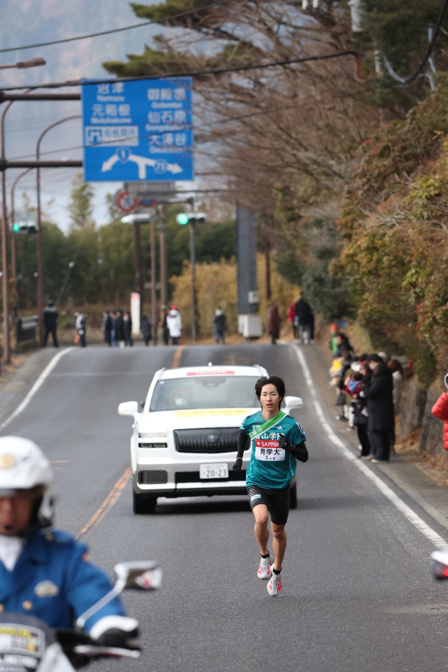 自ら「重要」だと語った、6区が下りはじめる前の上り区間を力走する野村　©JMPA