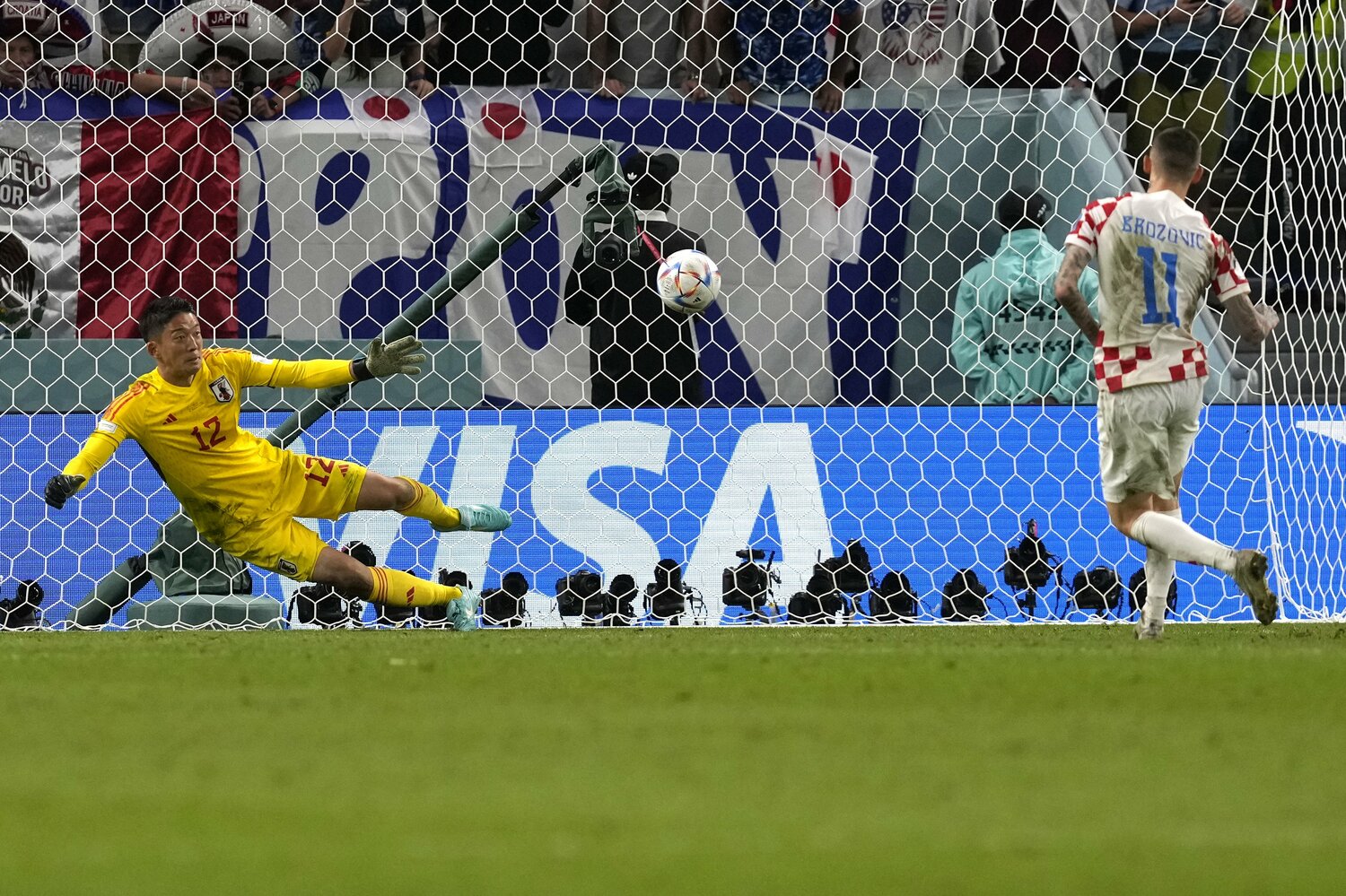 日本戦、クロアチア2人目キッカーのブロゾビッチ。プレッシャーのかかる場面でど真ん中に蹴り込んだ ©AFLO