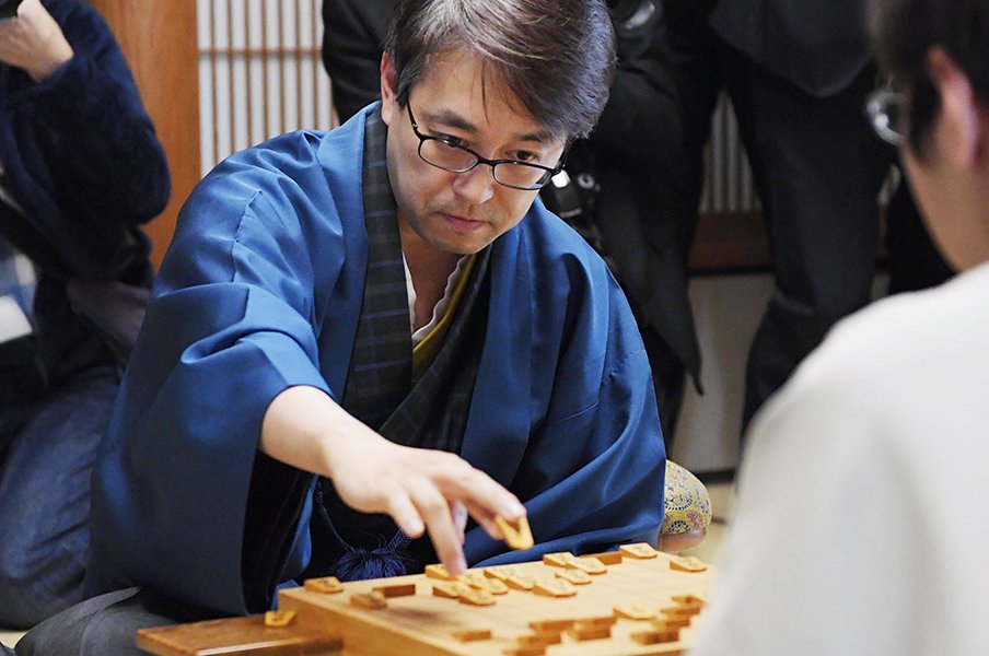 ついに訪れた「羽生善治九段」。なぜ彼の存在は将棋の枠を超えるか。＜Number Web＞ photograph by Kyodo News