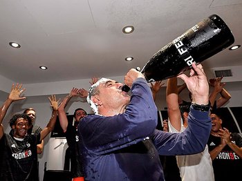人間臭いユーべ9連覇とサッリ親分。ビッグイヤーも、獲ったるけえの。＜Number Web＞ photograph by Getty Images