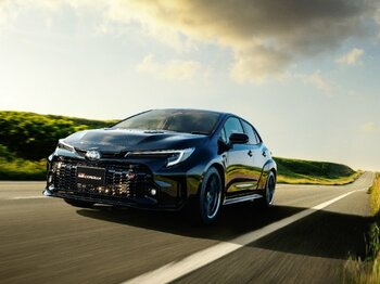 《日常にもっとモータースポーツを!》現役プロドライバーとGRカローラ開発エンジニアが語る、クルマを操る喜びと未来<Number Web> photograph by TOYOTA MOTOR CORPORATION