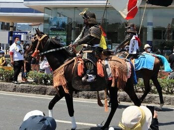 ゴールドシップ産駒の人気馬・ブラックホール“初めての相馬野馬追”に密着！ 競馬ファンと引退競走馬をつなぐために必要なこととは？＜Number Web＞ photograph by Akihiro Shimada
