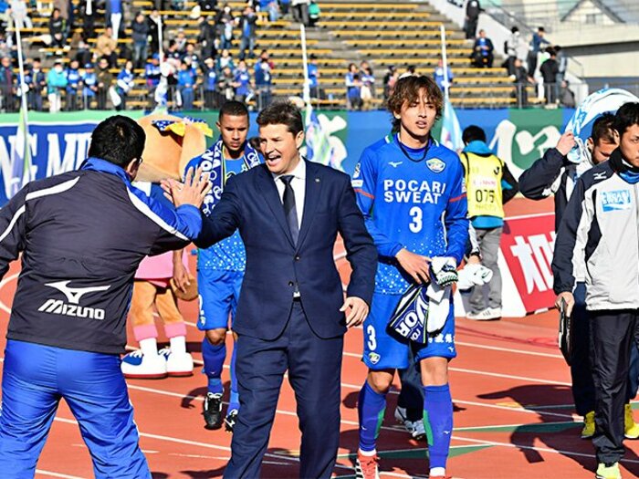 次期日本代表監督はロドリゲスに。と、思わせる徳島“渦潮”サッカー。<Number Web> photograph by J.LEAGUE PHOTOS