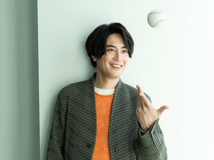 “阪神が好きすぎる俳優”間宮祥太朗28歳が語る、初始球式のウラ話「どんな球を投げるかより、いかに礼儀正しくするか」<Number Web> photograph by Miki Fukano