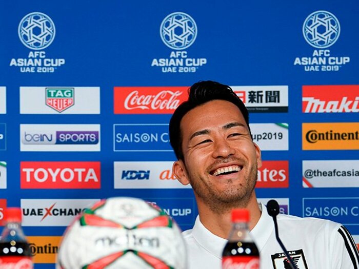 新キャプテン・吉田麻也の存在感。「僕は長谷部誠にはなれない」＜Number Web＞ photograph by AFLO