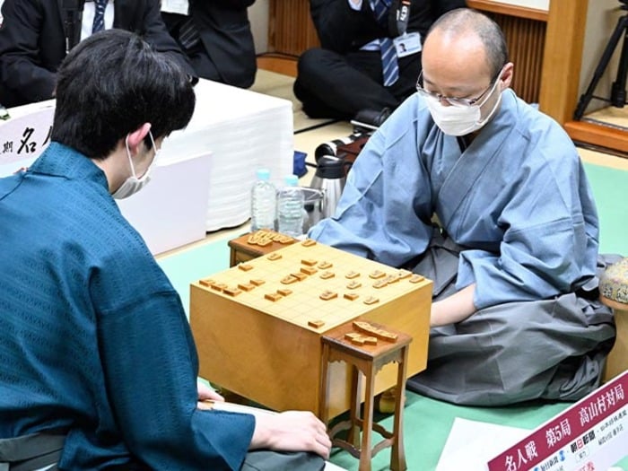 「藤井聡太名人に4勝20敗は“偏っている”」渡辺明前名人39歳も大棋士…“2つの天才性”を中村太地八段が語る「パッと見で瞬間ピピッと」<Number Web> photograph by Keiji Ishikawa