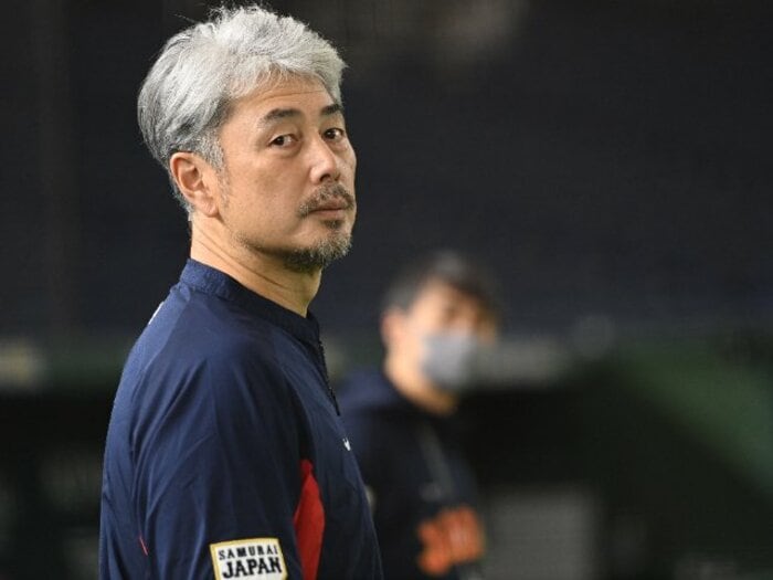 WBC投手コーチ兼ロッテ監督、吉井理人57歳はどんな“働き方”をしている?「朝からロッテコーチ陣とオンライン会議」「深夜に映像チェック…」<Number Web> photograph by Naoya Sanuki