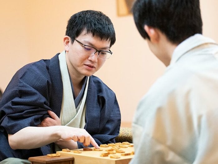 藤井聡太相手に永瀬拓矢が“見たことがない仕掛け”を対局中に…本人は意図を淡々と語る一方で「評価値じゃないんです」高見泰地が驚愕した理由＜Number Web＞ photograph by Keiji Ishikawa