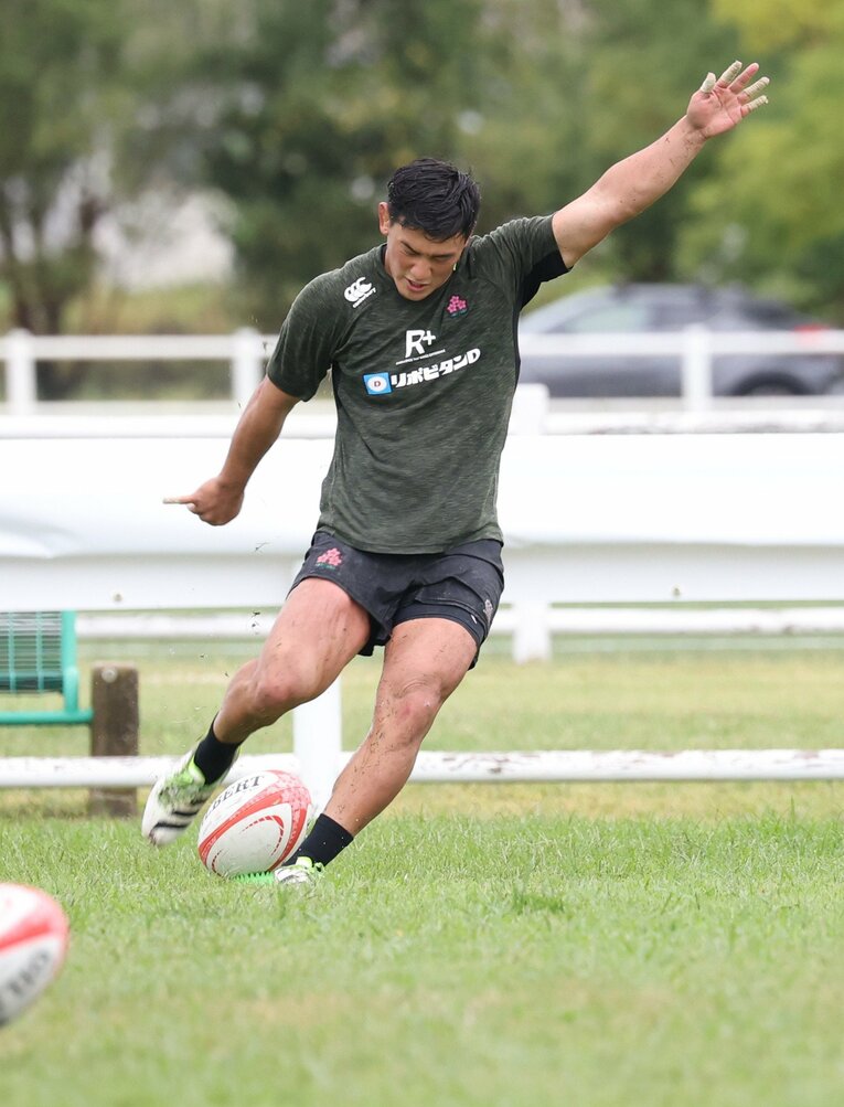 大会前のテストマッチでキックを外してしまった李承信。その後もブレずに練習を重ねている　©︎JIJI PRESS