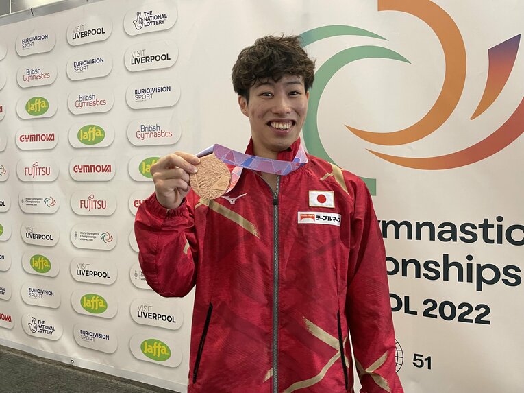 〈世界体操〉エース橋本大輝＋日本女子が強く美しい 「ラブリースマイル」の絶賛、当初補欠も「平均台の女神が…」平均年齢19歳の素顔(78)