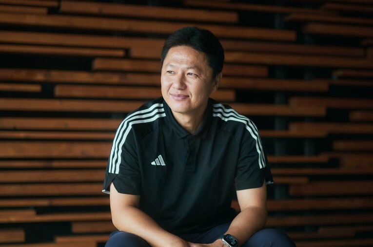 8月いっぱいで五輪代表監督を退任した大岩氏は終始穏やかな表情で語った ／ photograph by Yuki Suenaga