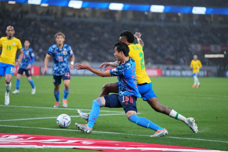 三笘とミリタンのマッチアップ　©JMPA