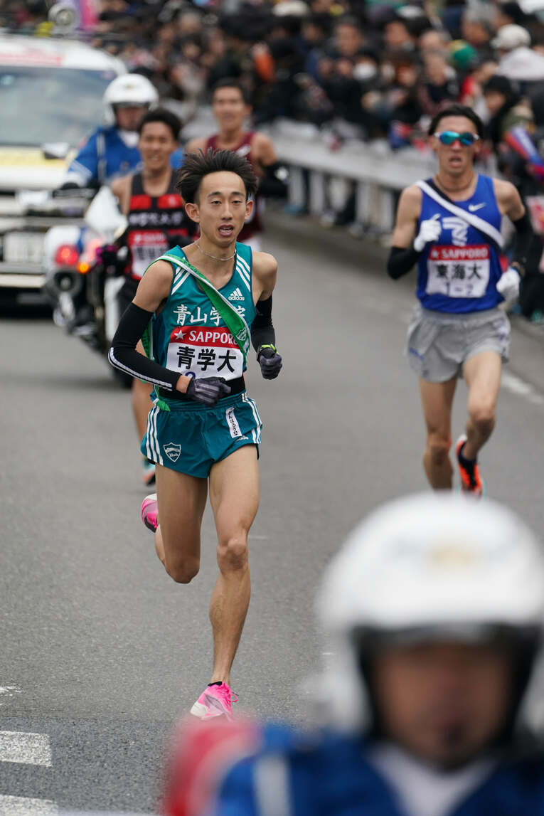 2019年の箱根駅伝ではエース区間の2区を走った岸本（当時1年生）。7位で受けた襷をトップまで押し上げる快走を見せた　©AFLO