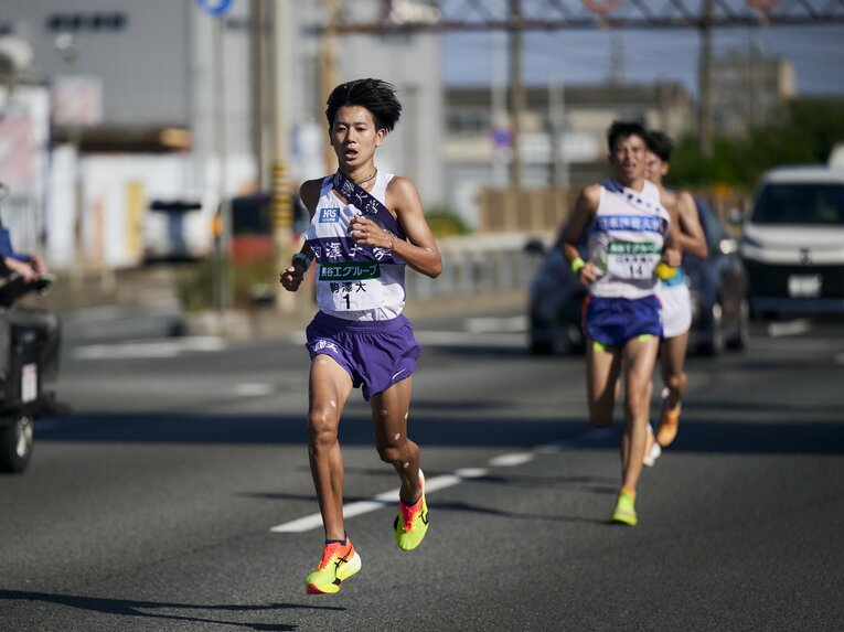 全日本駅伝、3区を走る駒澤大・伊藤蒼唯（3年）　©Yuki Suenaga