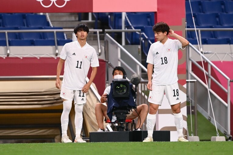 東京五輪の3位決定戦、メキシコにリードを許すなか上田綺世は三笘薫と同時に途中出場　©JMPA