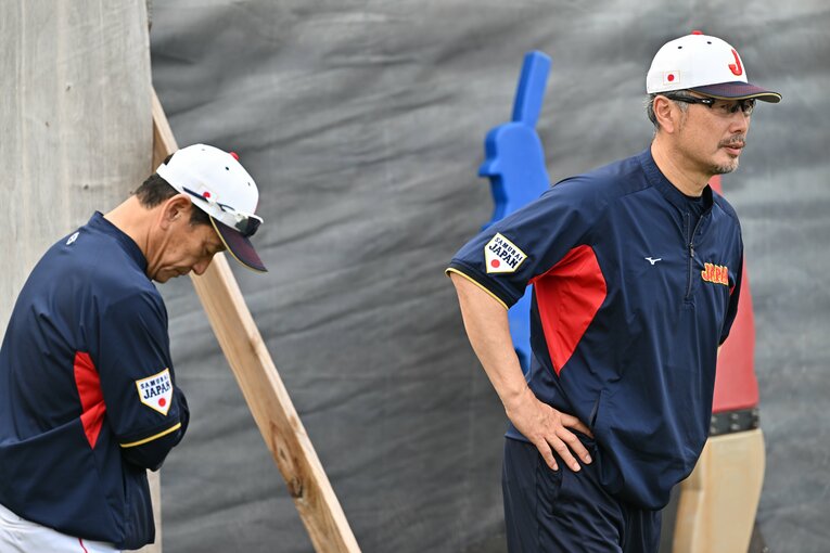 栗山英樹（左）監督とは日本ハム時代から仕事をした中。ロッテの監督に就任したタイミングではあったが、投手コーチとして侍ジャパンを支えた　©︎Naoya Sanuki