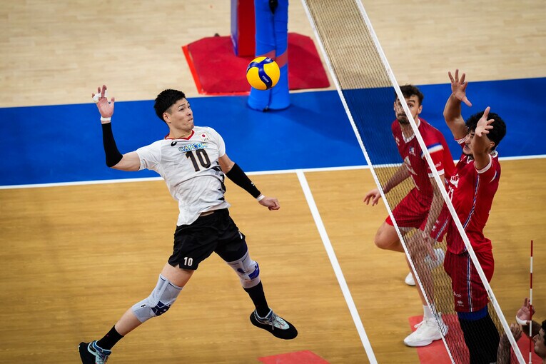高橋健太郎（VNLフランス戦）　©︎Volleyball World