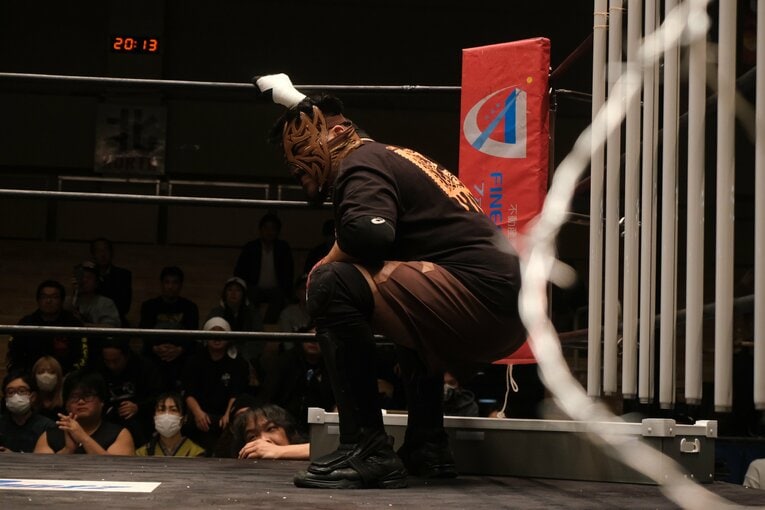 蛍光灯で殴り合い、大流血して…メキシコ人デスマッチファイター「もっと日本にいたい」ビオレント・ジャックの切実な思い「外国人がって…でも、ここがオレの家」(74)