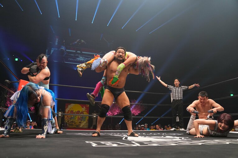 「お前、あの騒動があったのによく来たな」“今のプロレス批判”で炎上した前田日明に、ウナギ・サヤカがモノ申した真意「ぶん殴られようが…」(24)