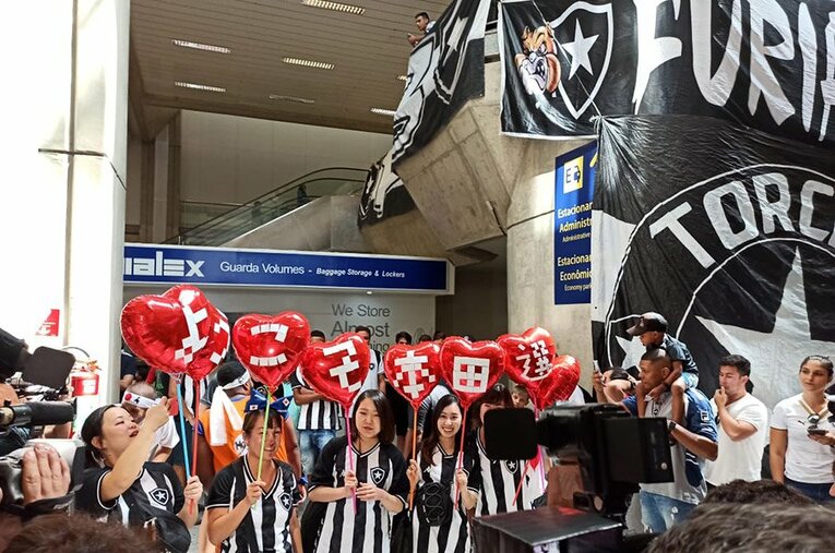 本田圭佑「見たことがない光景」ボタフォゴの熱烈歓迎、2つの理由。(12) ／ photograph by Hiroaki Sawada