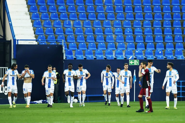 立て続けのゴールに喜ぶレガネスイレブン©Daisuke Nakashima