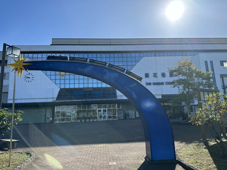 【新花巻駅】「銀河鉄道の夜」や「セロ弾きのゴーシュ」などのモニュメントがある