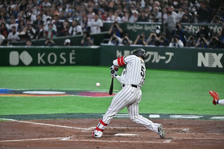 韓国戦で2打席連続の本塁打を放った鈴木誠也　©️Hideki Sugiyama