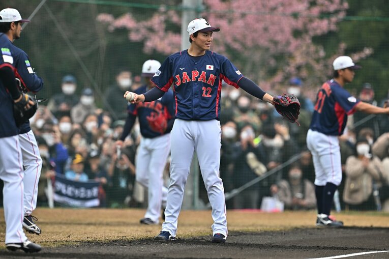 ダルビッシュと湯浅の「握り方コミュニケーション」（9枚中の7枚目）　©Hideki Sugiyama