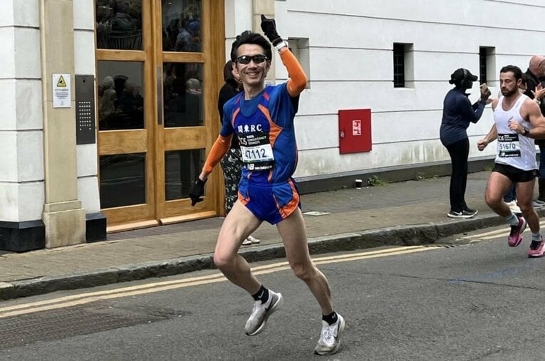 今年で47歳になる東大“史上最強ランナー”の呼び声も高い新妻拓弥。現在は欧州でエネルギー会社の事業開発ゼネラルマネージャーを務めている ／ photograph by 本人提供