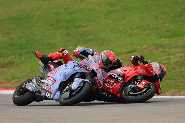 バニャイアとマルケス、最強ライダー同士がまさかの接触。転倒リタイアとなった　©Satoshi Endo