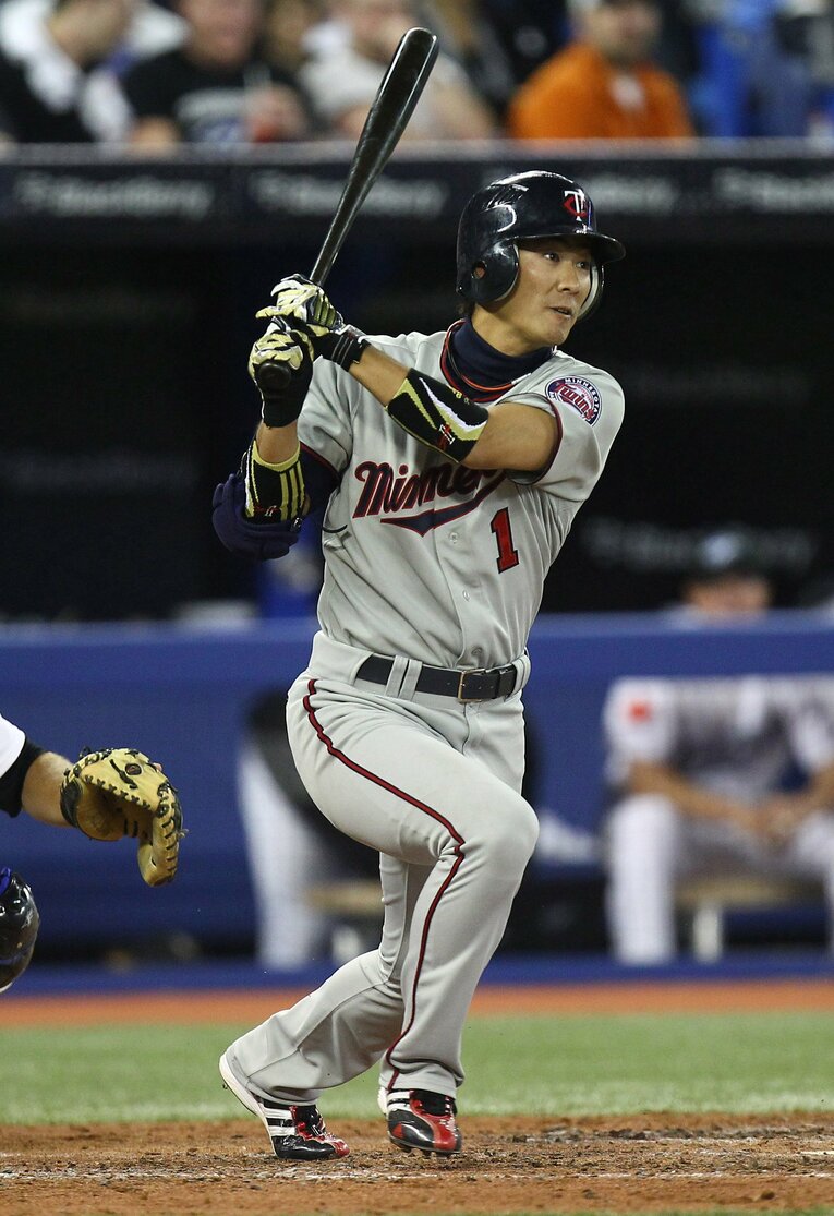 2011年からMLBミネソタ・ツインズでプレー。26歳でのデビューは当時、日本人野手最年少の記録だった　©︎Tom Szczerbowski/Getty Images