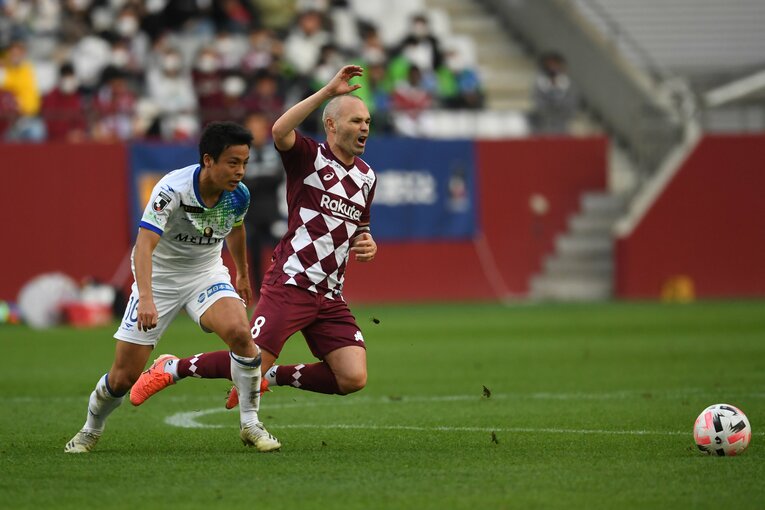 ヴィッセル戦、イニエスタとのマッチアップもⒸGetty Images