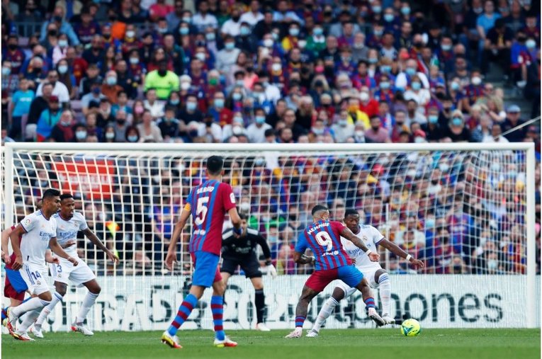 《メッシとロナウド不在の寂しさ》カメラマンが見たクラシコの新風景　17歳ガビや仲良しバルサ＆レアルサポ、殊勲ビニシウスへの“罵倒”(22)