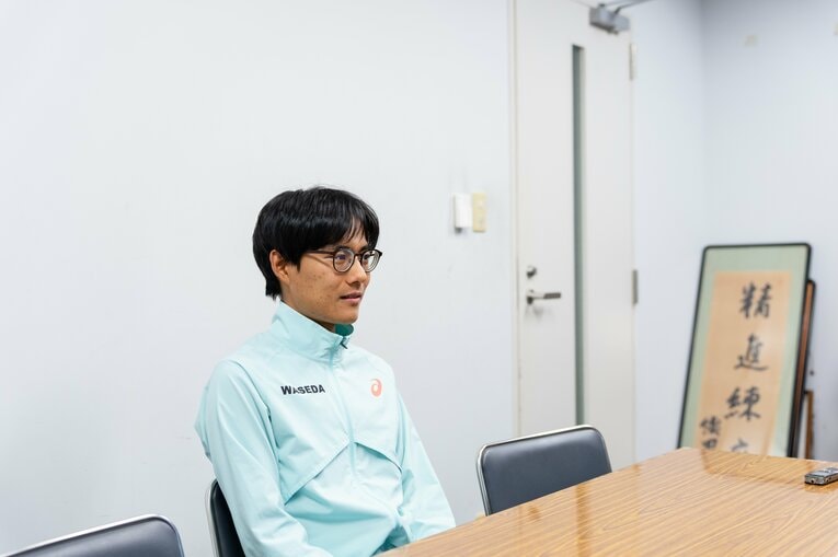 インタビューに応える工藤　©Shiro Miyake