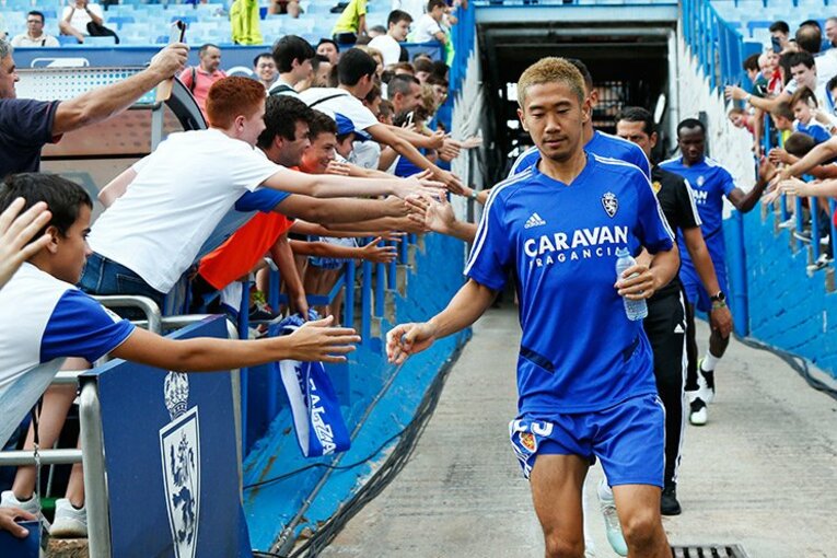 香川真司、久保建英と現地ファン。愛され具合は“呼び方”で分かる。(2)