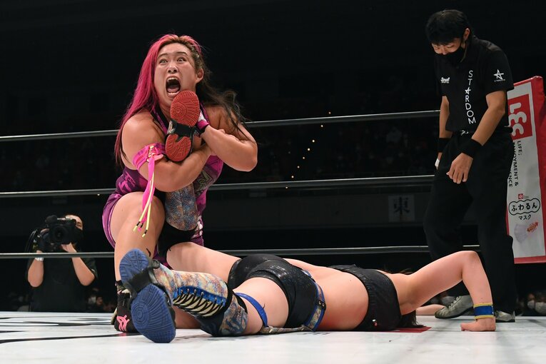 MIRAIにアンクルホールドを決める橋本　©Masashi Hara