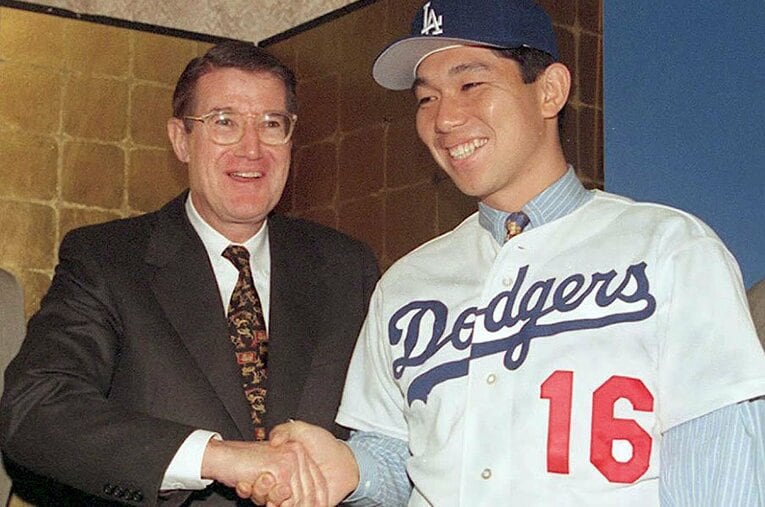 1995年2月、ドジャースと契約を結んだ野茂英雄。全米でトルネード旋風を巻き起こした ／ photograph by JIJI PRESS