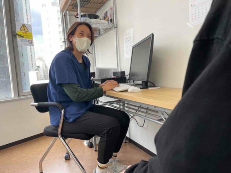 勤務中の様子（本人提供）