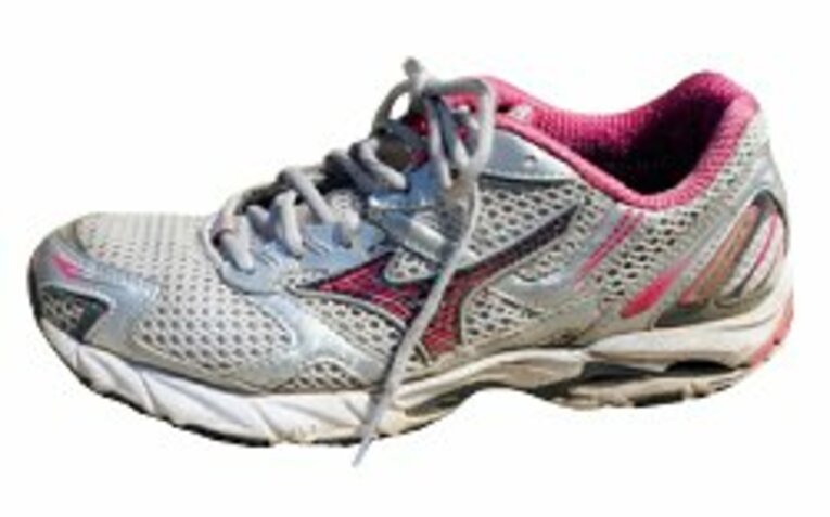 角田光代さんがはいているシューズ
「知人に紹介してもらったマッサージの先生が薦めてくれたミズノ」