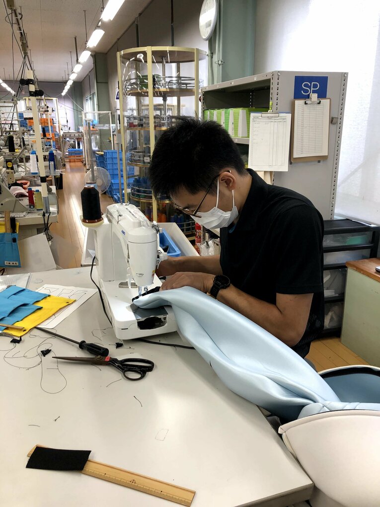 最初は「縫製の経験もほとんどなかった」と振り返る尾方／本人提供