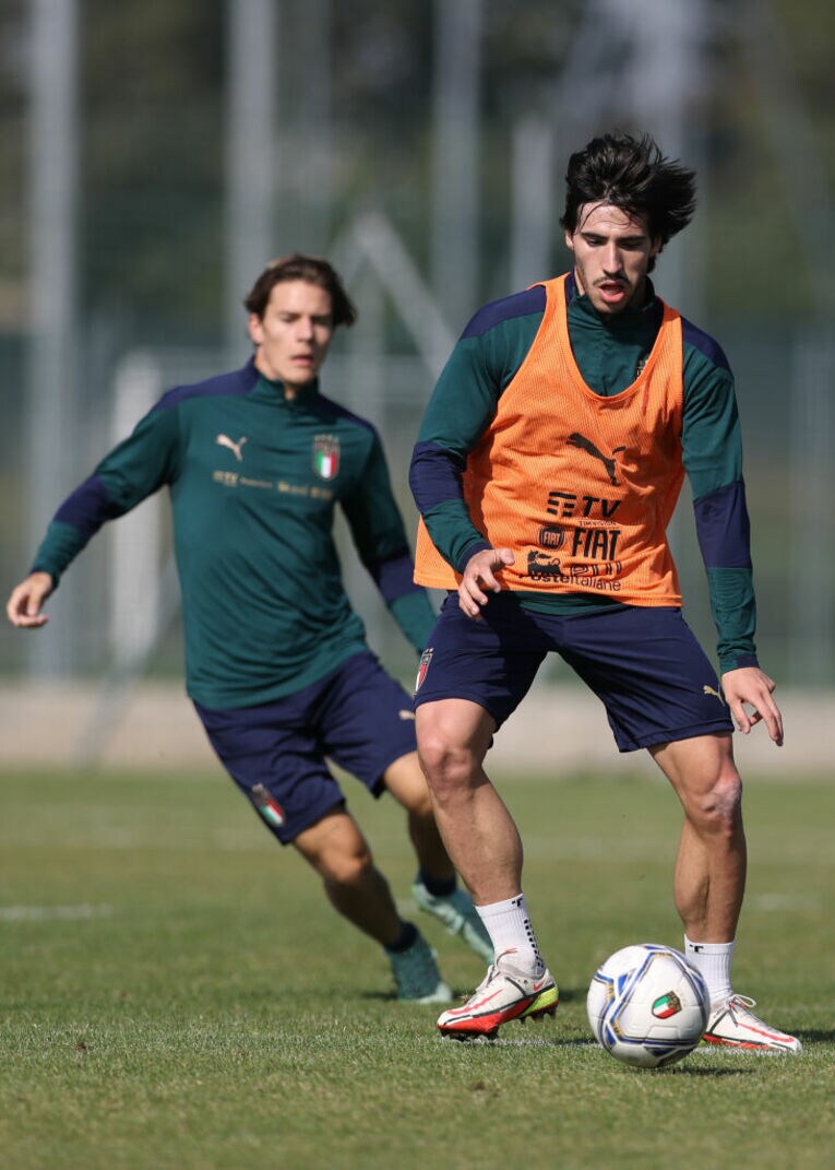 2021年、U-21イタリア代表時代のトナーリとファジョーリ　©Getty Images