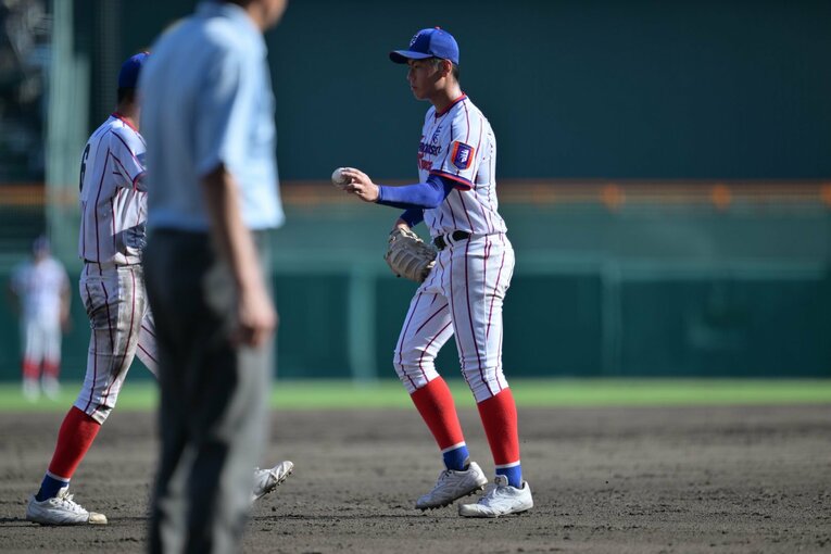 坂原監督が動く。下関国際は6回途中から古賀→仲井慎にスイッチ　©Hideki Sugiyama