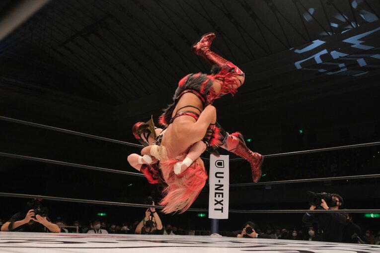 「ジュリアvs鈴季すず」はなぜ“最高に映える”タイトルマッチだったのか？ 試合直後の“姉妹”が明かしたそれぞれの「25分4秒」(51)