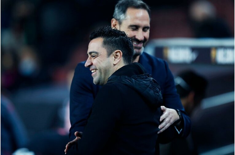 シャビ新監督41歳は暗黒バルサを救えるか 《メッシとの黄金連係・涙を撮ったカメラマン》が就任会見・初采配に見た“希望”とは(18)