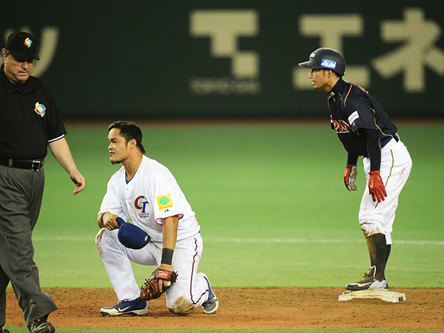 侍ジャパン 死闘を足攻で制す 鳥谷の二盗が導いた台湾戦勝利 プロ野球 Number Web ナンバー