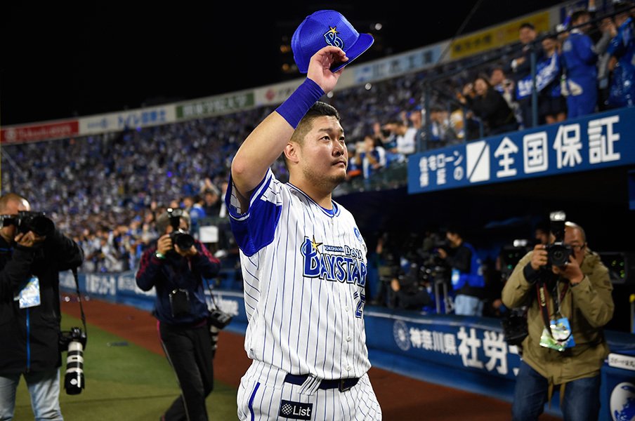 DeNA大健闘を象徴する“S”の意味。「スーパー筒香くん」と星への願い。<Number Web> photograph by Naoki Sanuki