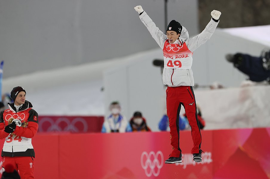 小林陵侑はなぜ「ライバル失速の大荒れジャンプ台」でぶっ飛べるのか… 日本代表コーチが明かす“重要な修正”とは《伝説に残るNH金》<Number Web> photograph by JMPA