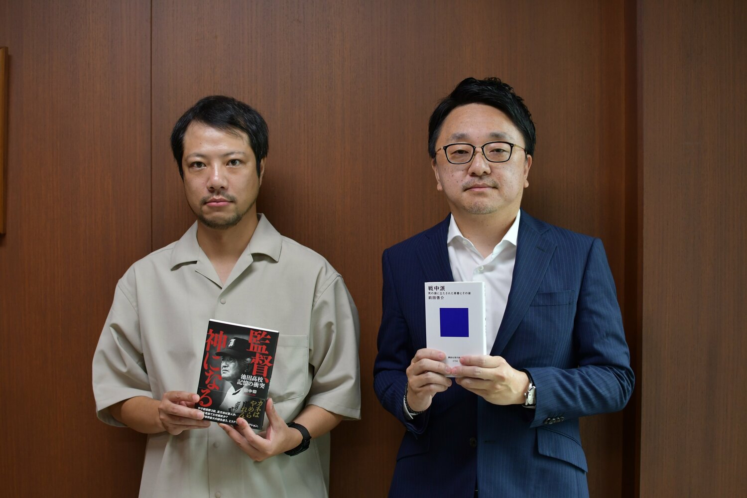 『監督、神になる』著者の田中仰さん（左）と、『戦中派』著者の前田啓介さん　©NumberWeb