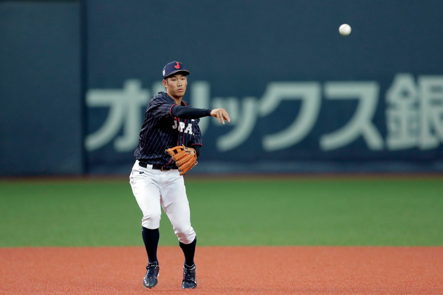 木下雄介さん追悼試合で親友 京田陽太27歳が9回の守備で泣いた 本当の理由 荒木コーチ やっとプロ野球選手になれたな の意味とは 2 3 プロ野球 Number Web ナンバー