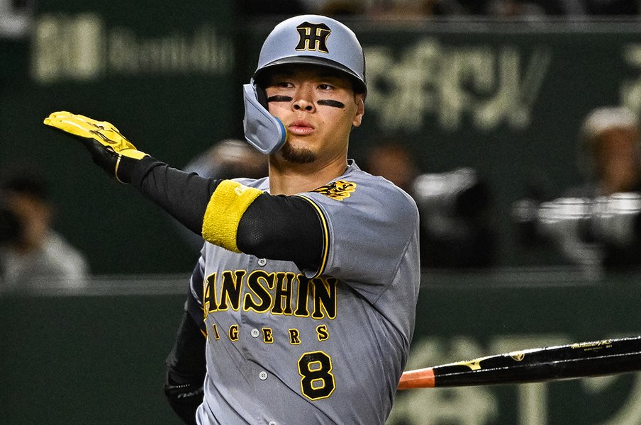 じつは阪神・佐藤輝明が三冠王圏内…「戦時中以来の“3割未満”首位打者か」「防御率1点台がセパで8人」異常すぎるプロ野球タイトル争い＜Number Web＞ photograph by Nanae Suzuki